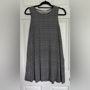 Ann Taylor Loft petite sleeveless,‎ black and white dress. Size XSP.